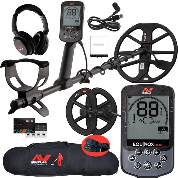 فلزیاب Minelab Equinox 900 با کویل و شفت فیبر کربن در حال کار