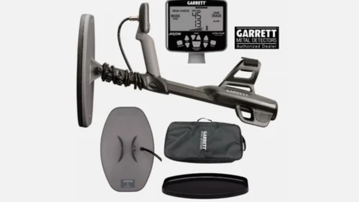 یک فلزیاب پالسی از برند گرت با کویل جستجوی دایره ای و بدنه سبک.