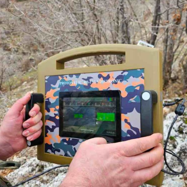 تصویر دستگاه Proton Elic RB1 M5 در حال اسکن زمین با استفاده از سنسورهای چندگانه.