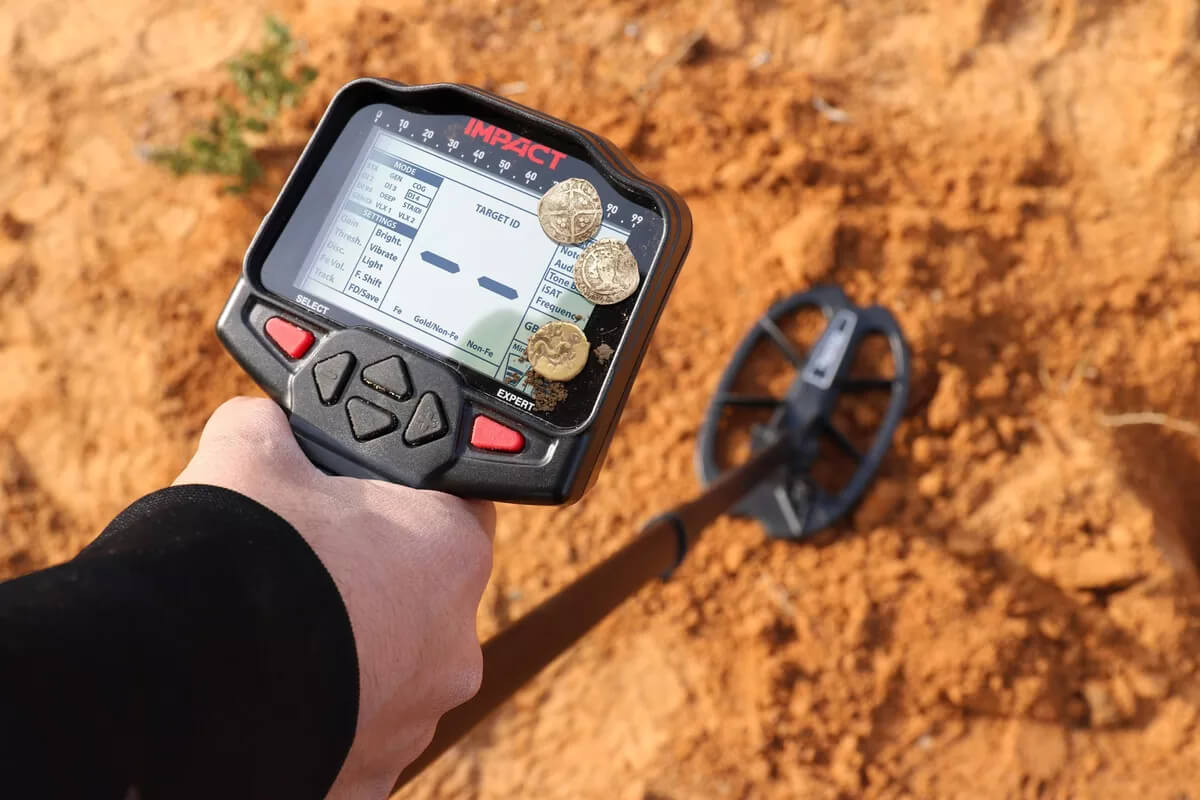 کاوش حرفه ای با تکنولوژی سه فرکانسه فلزیاب ایمپکت پرو